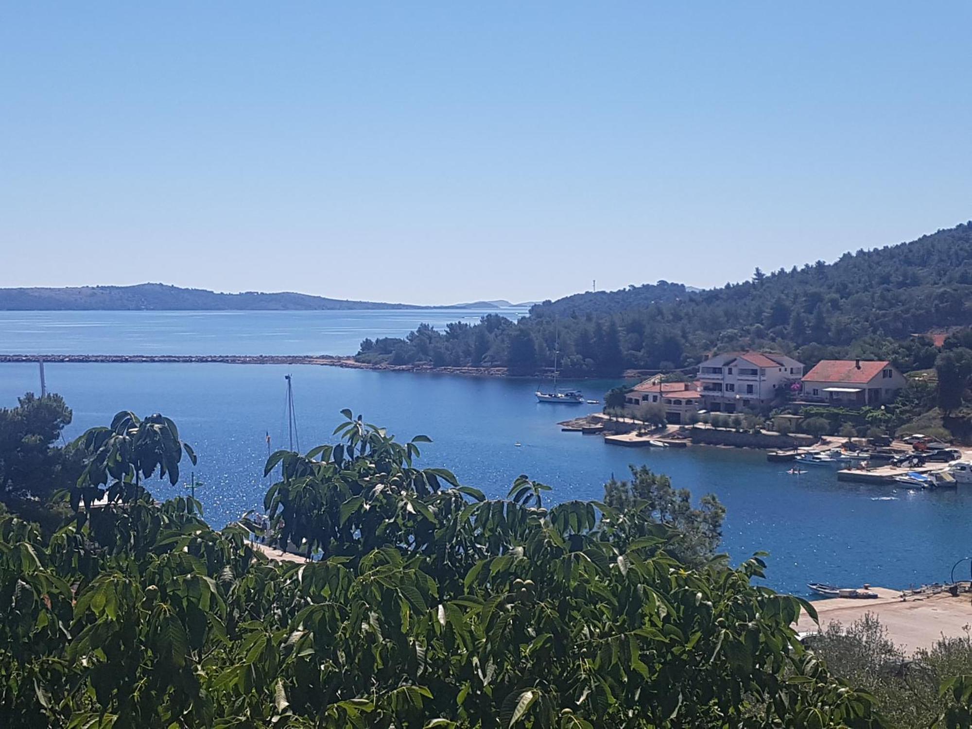 Seaside Terrace Apartments: Spacious Seaview with Free Amenities Sali Room photo