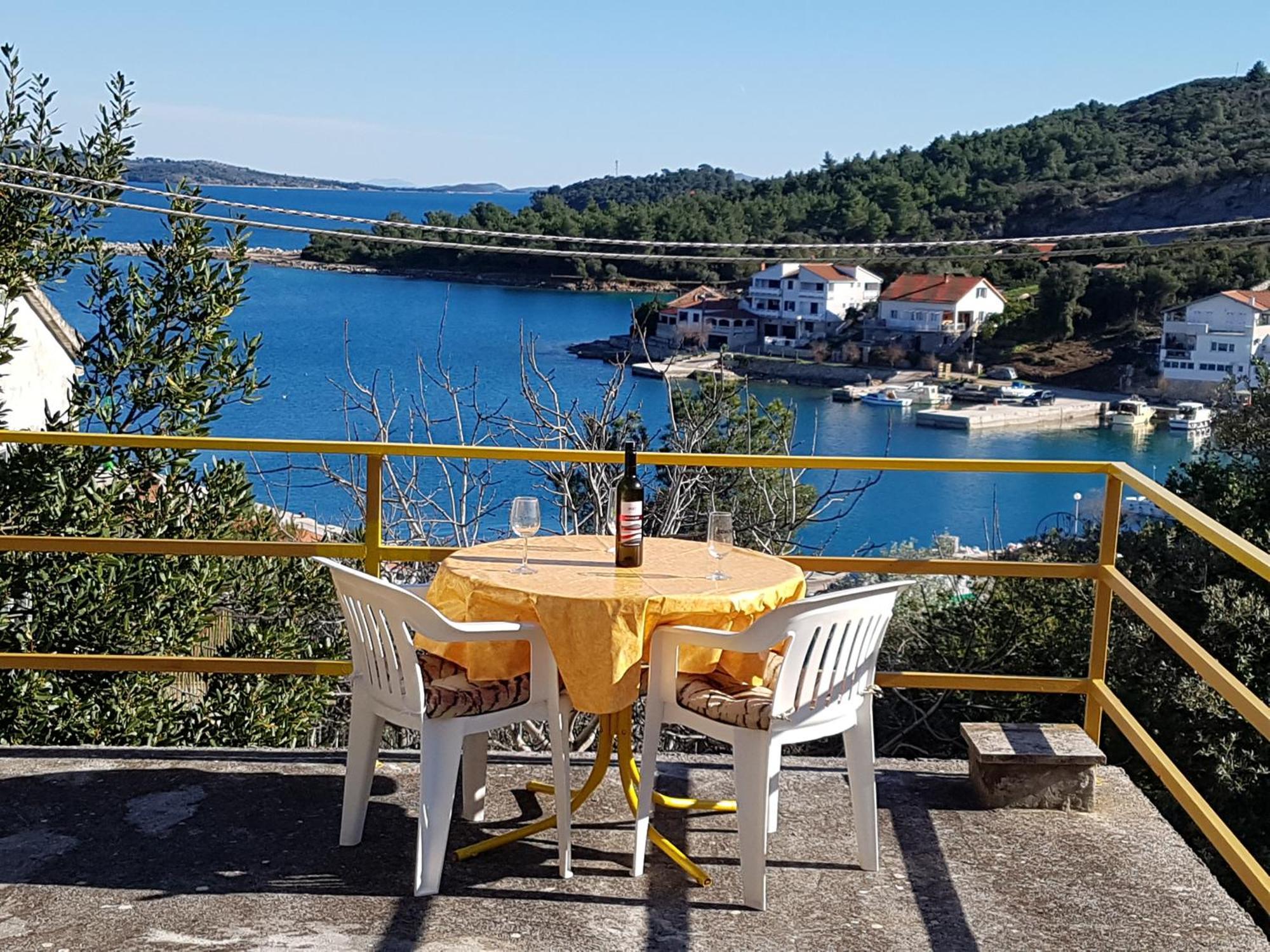 Seaside Terrace Apartments: Spacious Seaview with Free Amenities Sali Room photo